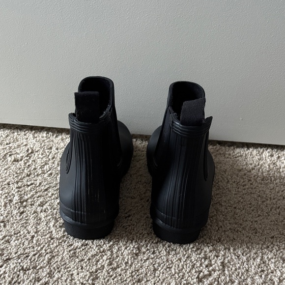 Hunter Classic Black Chelsea Boots - Picture 2 of 8